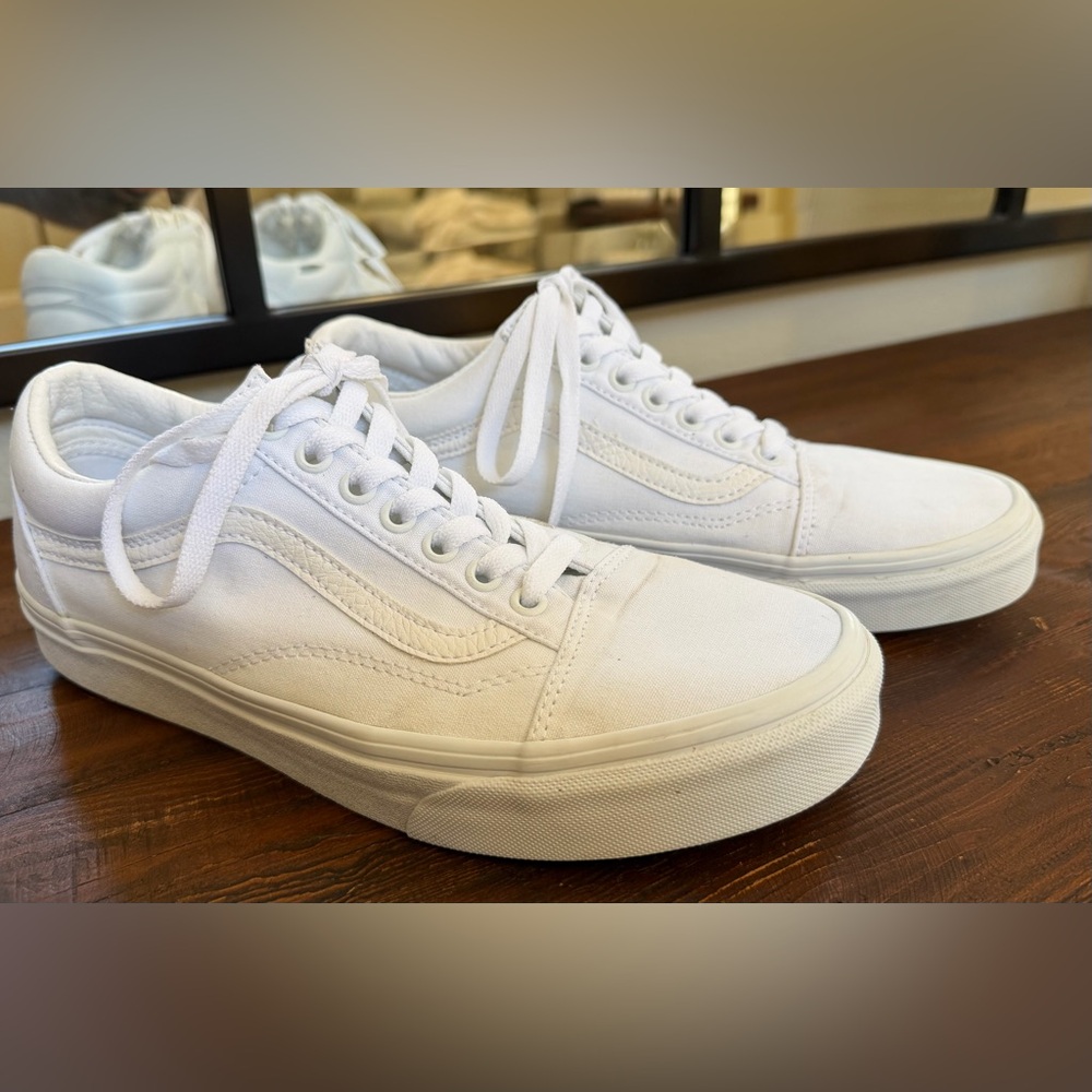 Vans Old Skool Sneaker Women’s 10